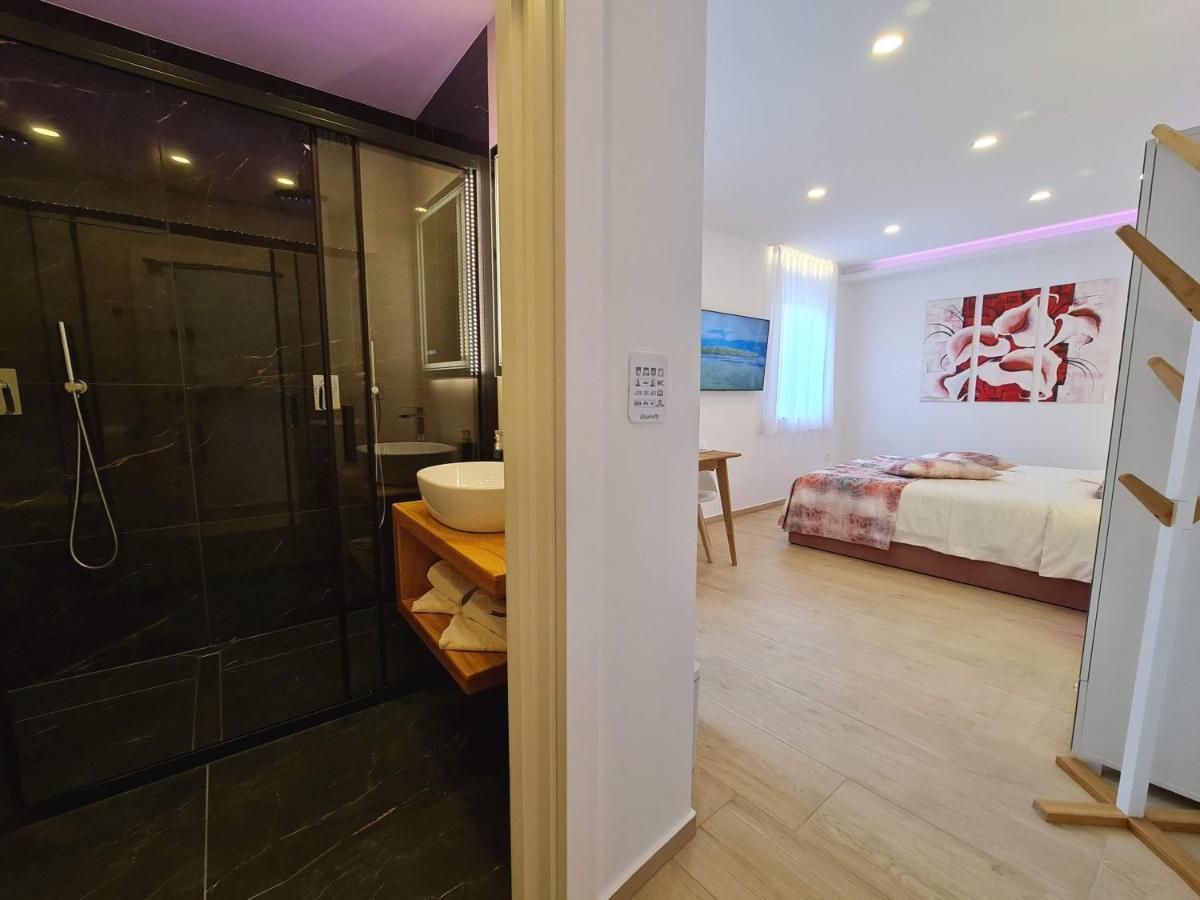 Restaurant & Apartments Getaway Pri Kobalu Vipava Exterior foto