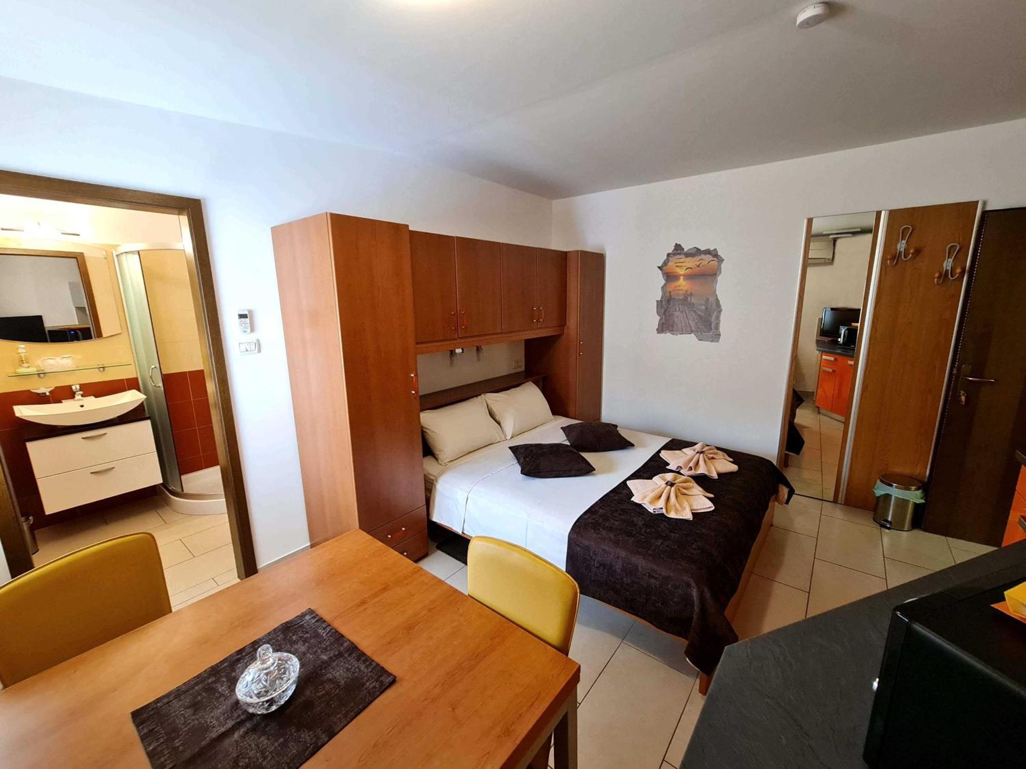 Restaurant & Apartments Getaway Pri Kobalu Vipava Habitación foto